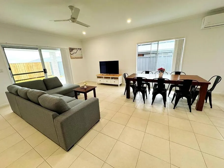 Brand New Fantastic Luxury 4 Bedroom Home Park Ridge 0*,  Australia