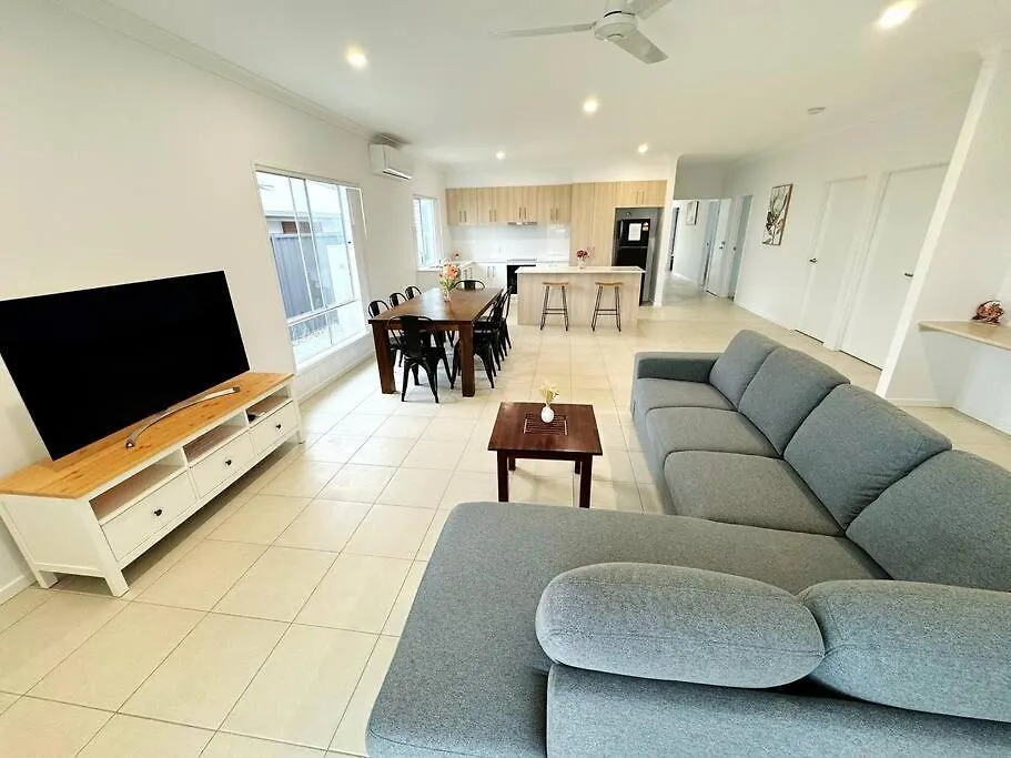 Holiday home Brand New Fantastic Luxury 4 Bedroom Home Park Ridge