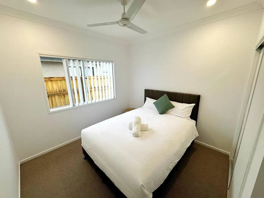 Holiday home Brand New Fantastic Luxury 4 Bedroom Home Park Ridge