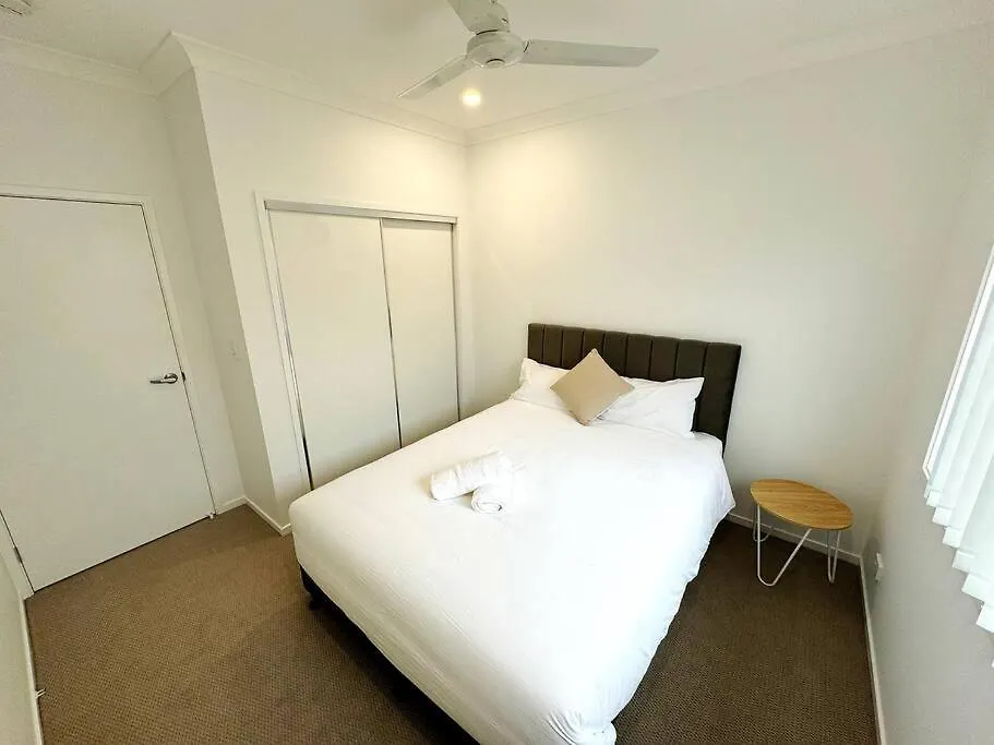 Holiday home Brand New Fantastic Luxury 4 Bedroom Home Park Ridge