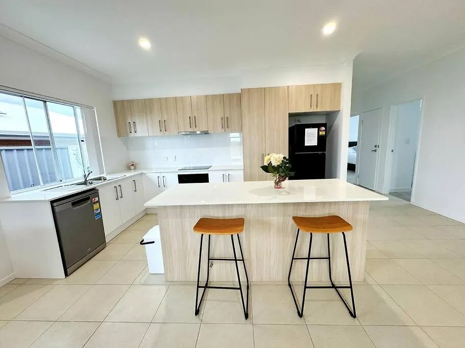 Brand New Fantastic Luxury 4 Bedroom Home Park Ridge Australia