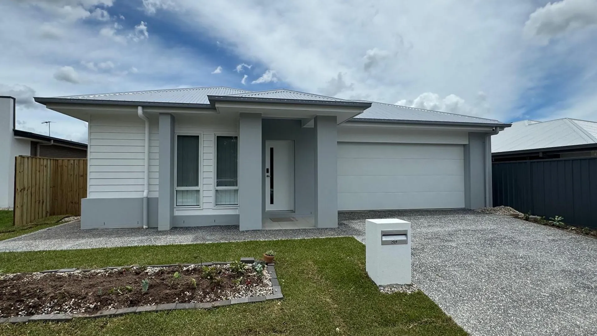 Brand New Fantastic Luxury 4 Bedroom Home Park Ridge
